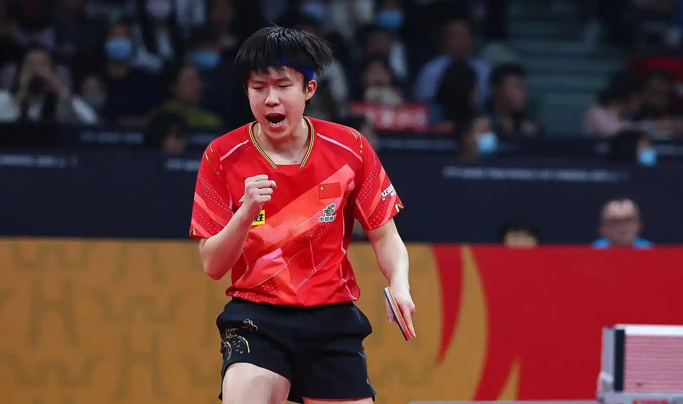 王楚钦逆转张本智和：大比分落后仍笑对赛场，孙颖莎助力显奇效
