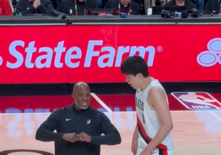 杨瀚森进步显著！与比卢普斯无障碍沟通，但仍需解决末节隐患