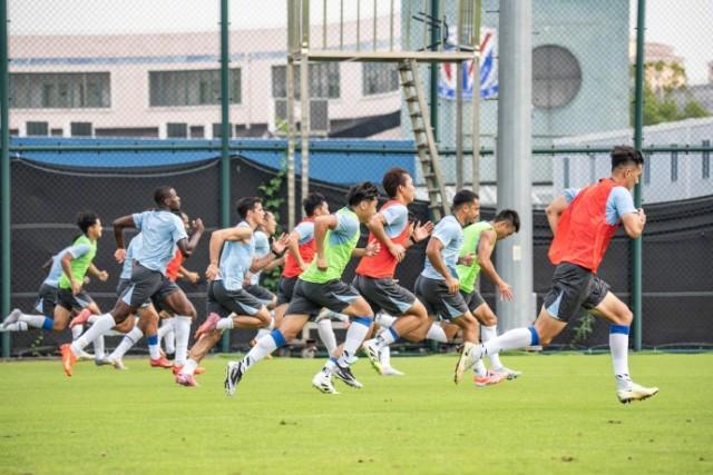 上海申花远征青岛 全力备战中超第27轮关键战