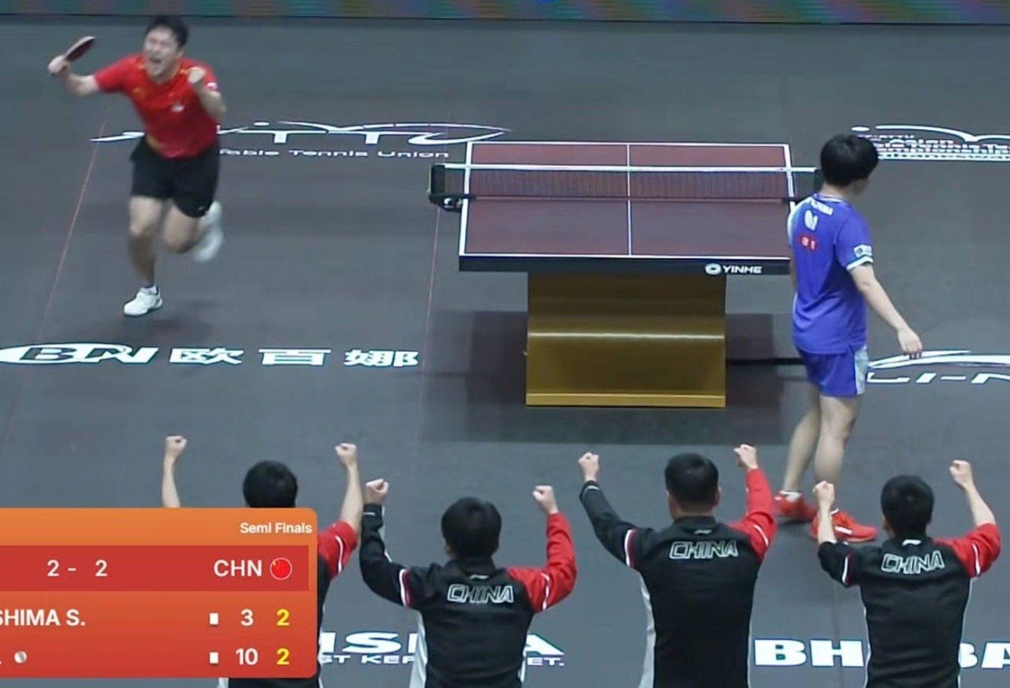 国乒亚锦赛惊天逆转！3-2胜日本，梁靖崑狂奔庆祝，日方目瞪口呆