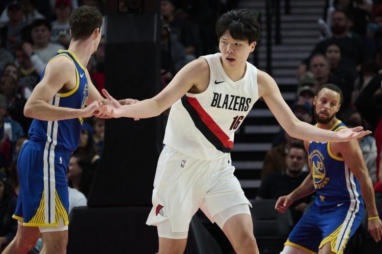 杨瀚森NBA季前赛表现亮眼：9分6板创篮板新高