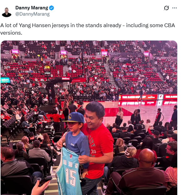 拓记：NBA赛场惊现杨瀚森球衣热潮，CBA版球衣引关注