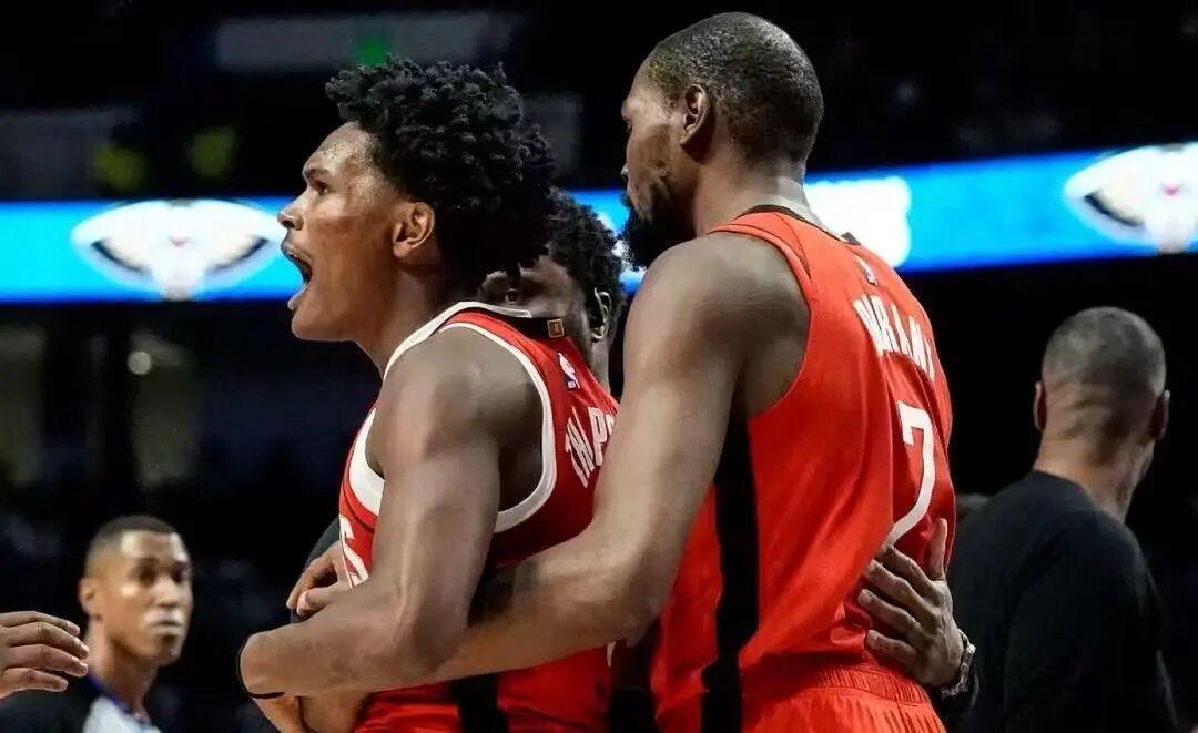 杨瀚森季前赛9+6首度上双！对飙库里戏耍防守惊艳全场