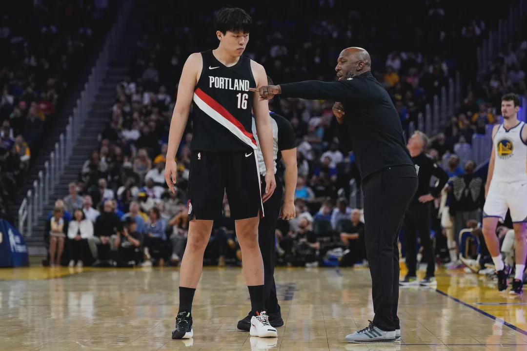 杨瀚森再战勇士：进步显著但仍有短板待补