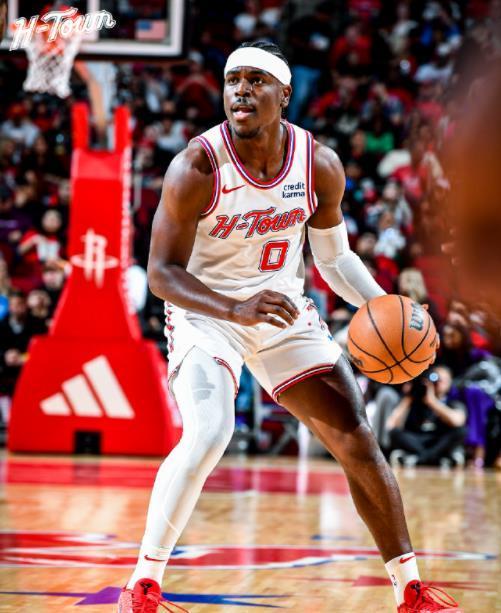 火箭队变阵四后卫+单中锋：速度与投射升级，防守短板待解