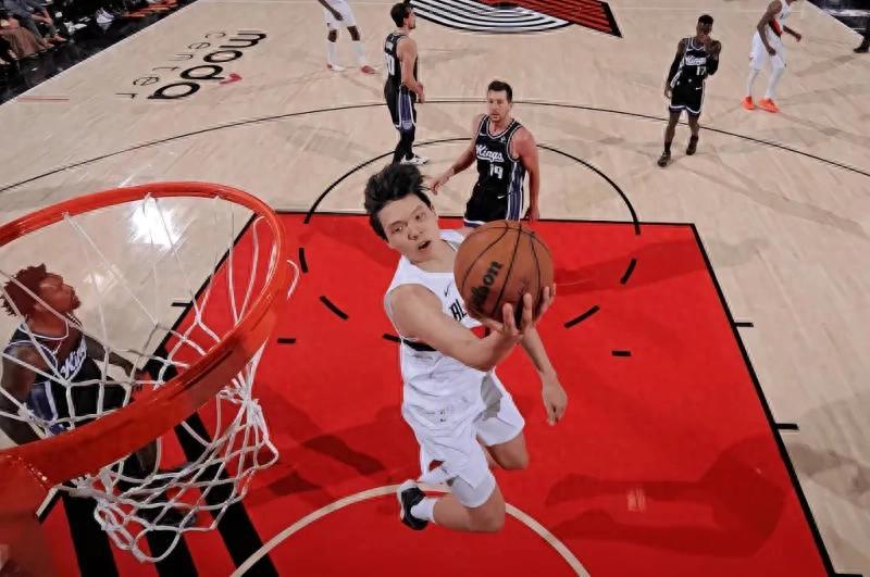 杨瀚森16+4+3闪耀NBA季前赛，比卢普斯盛赞未来可期
