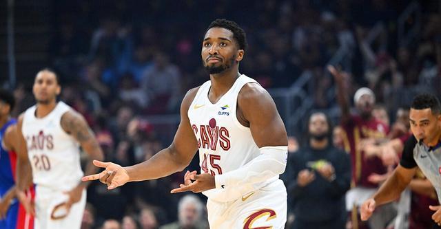 NBA季前赛：米切尔17分领衔，骑士主场大胜活塞