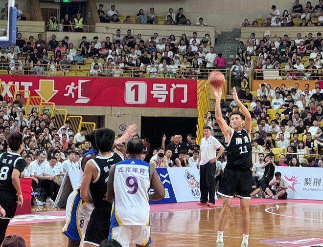 广东男篮热身赛大胜维多利亚 焦泊乔贺希宁合砍30分