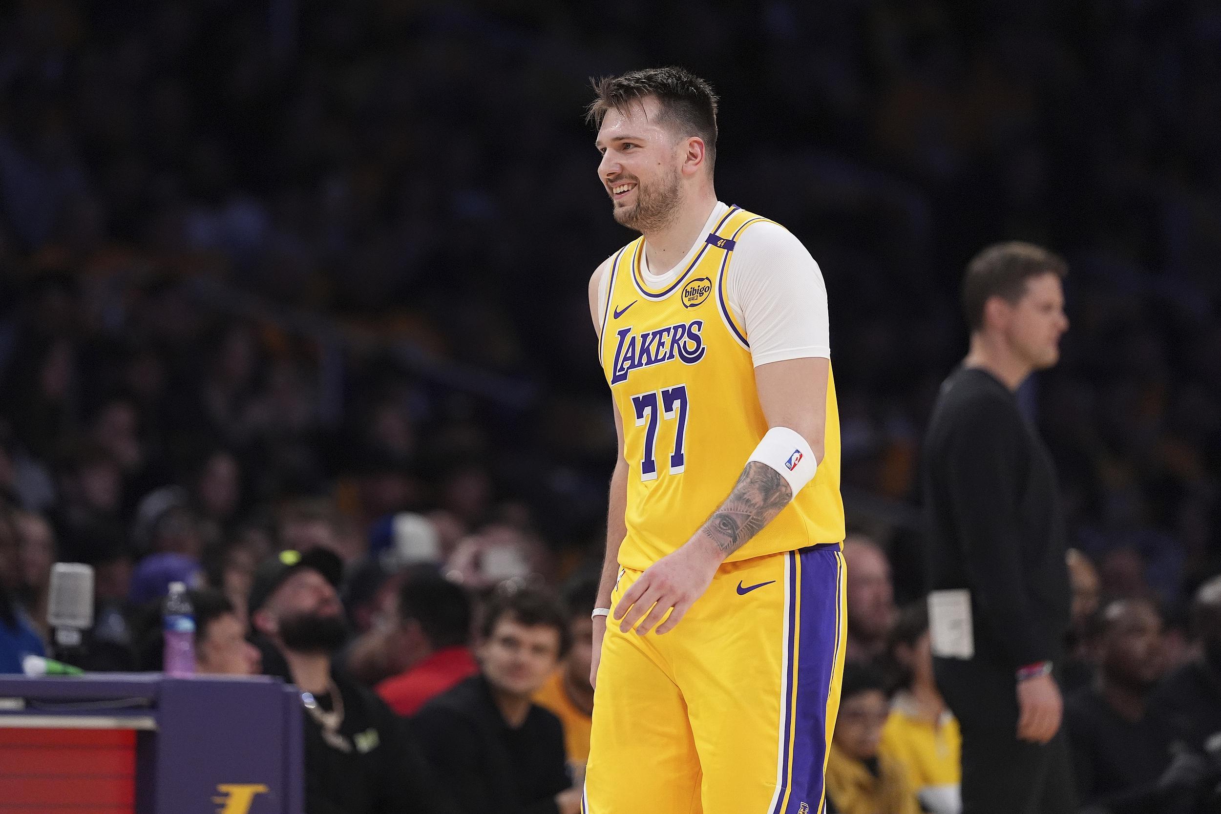 艾顿盛赞东契奇：卢卡魔法让比赛焕然一新