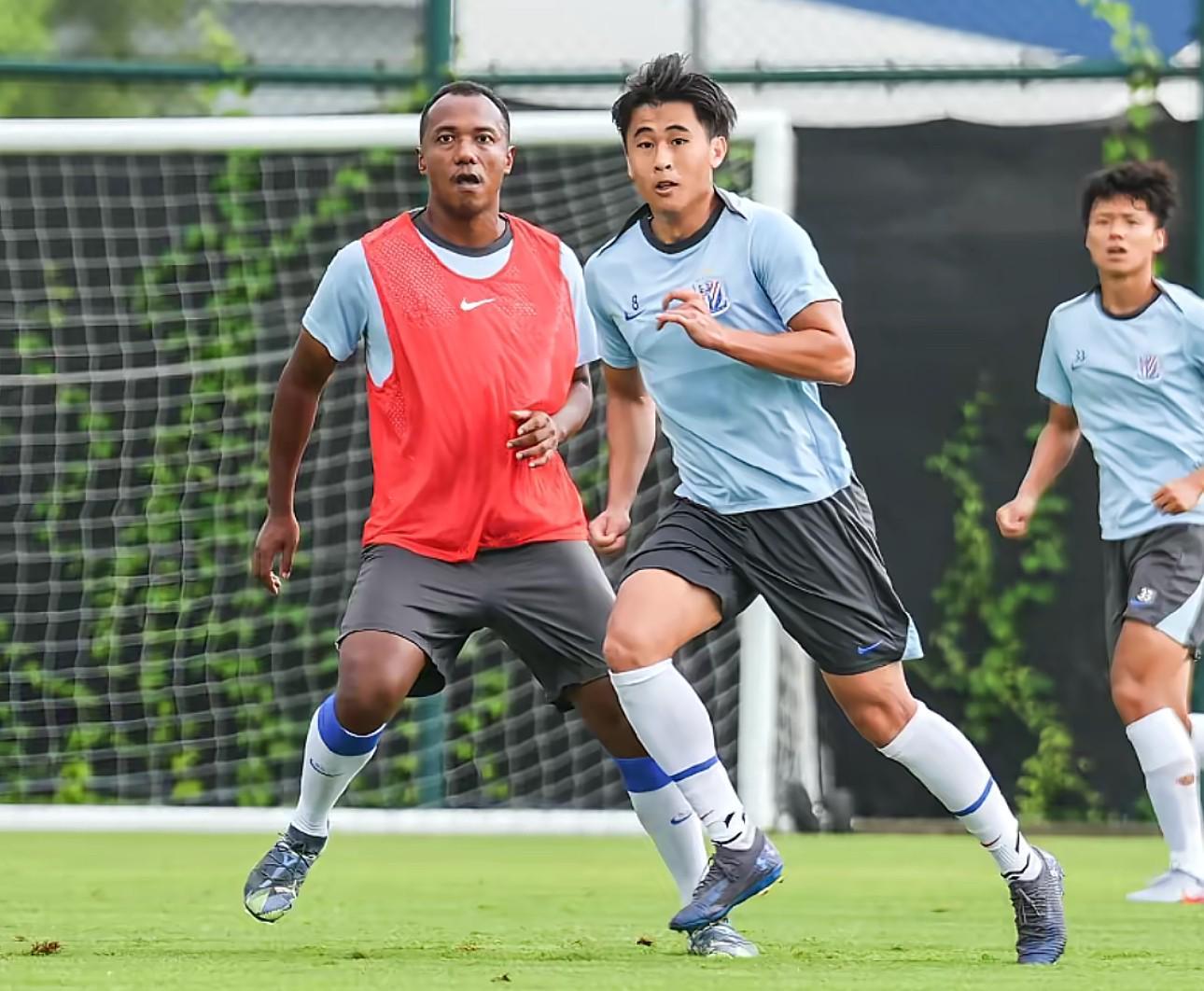 谢鹏飞戴伟浚缺席申花青岛客战，两名外援伤愈复出