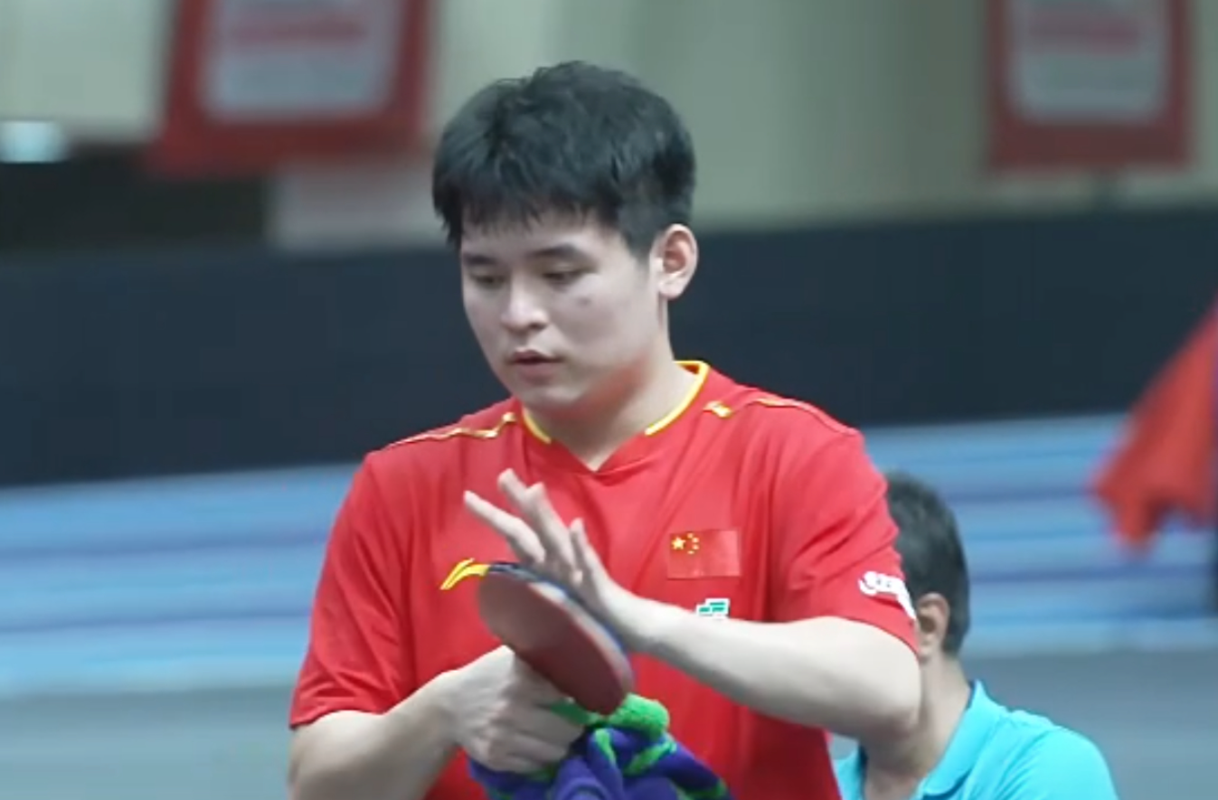 林诗栋强势横扫黄镇廷！中国男团1-0领先中国香港，实力碾压