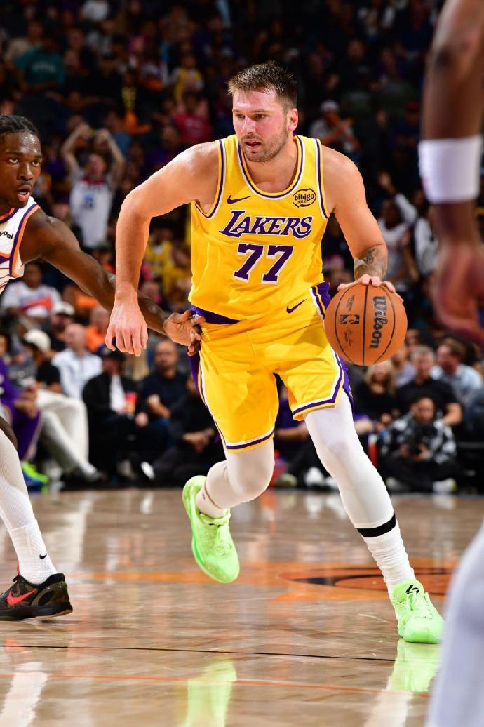 湖人季前赛再负太阳！东契奇25+7+4里夫斯25分难救主