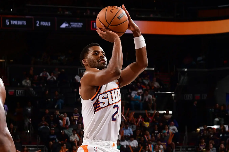 太阳后场新星狂轰35+7+9，季前赛爆发或锁定新赛季席位