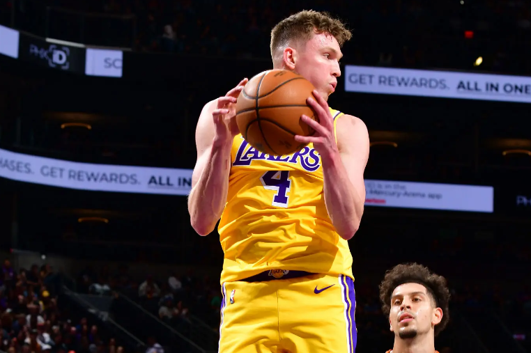 湖人侧翼新星季前赛表现低迷，克内克特能否逆袭？