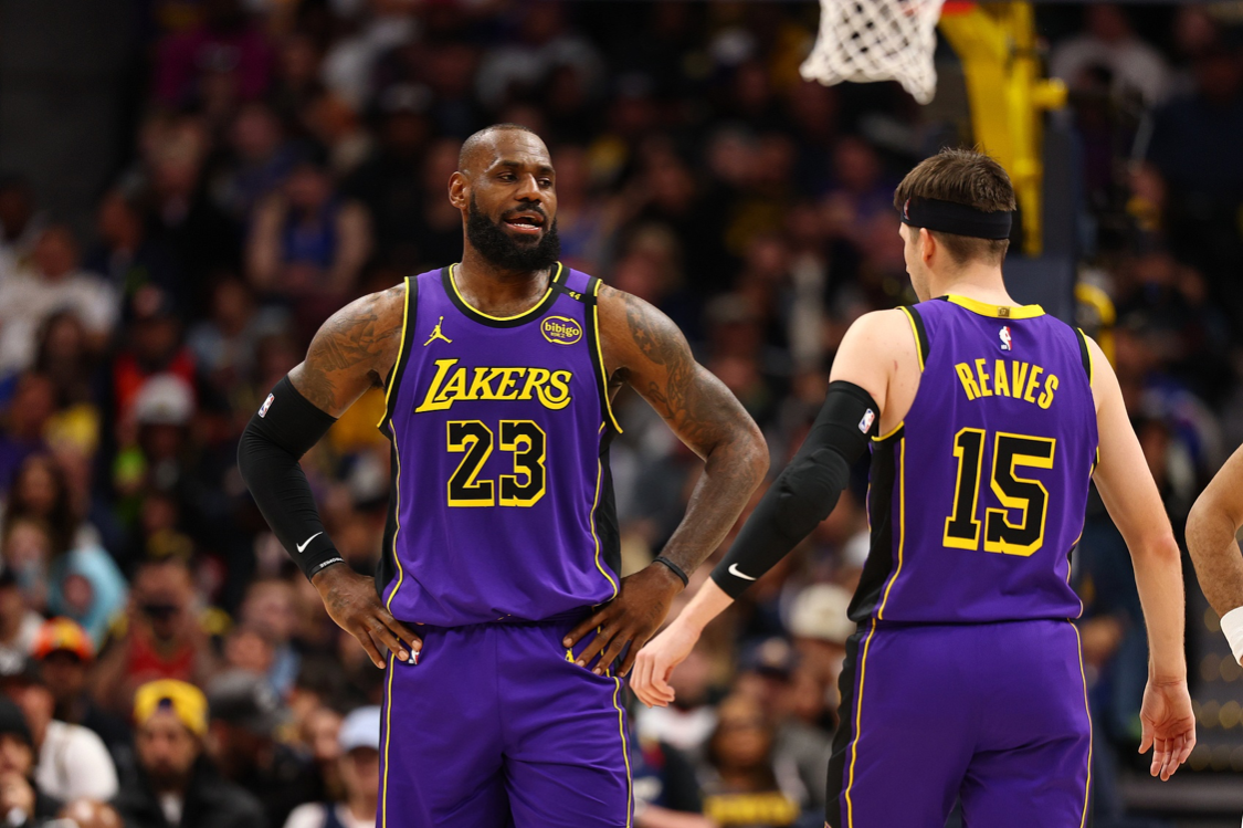 里夫斯盛赞詹姆斯：历史第一人，赋予队友无限信心