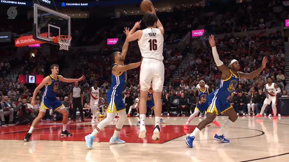 杨瀚森与库里季前赛互飙三分，中国新星闪耀NBA