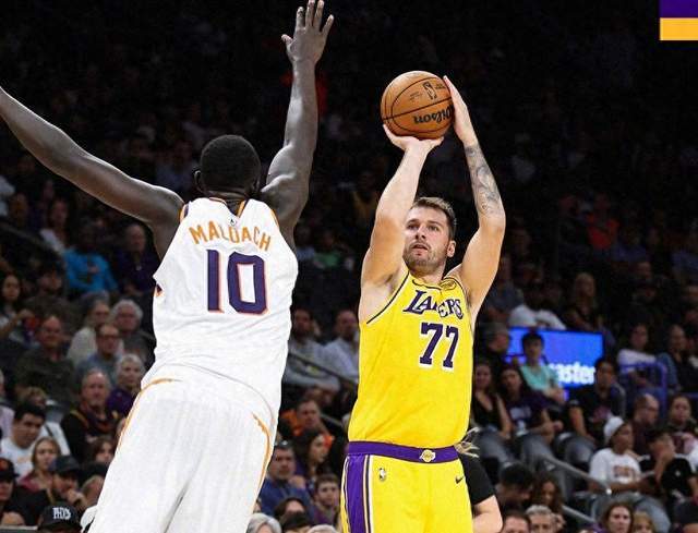 湖人季前赛104-113不敌太阳:东契奇空砍25+7,詹姆斯未来成谜