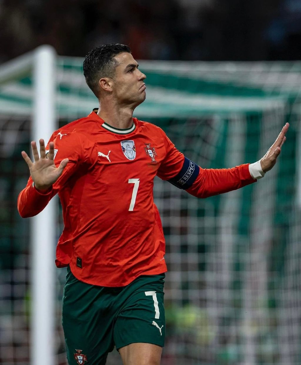 C罗争议表现：葡萄牙2-2被绝平，捡漏空门难掩低迷状态