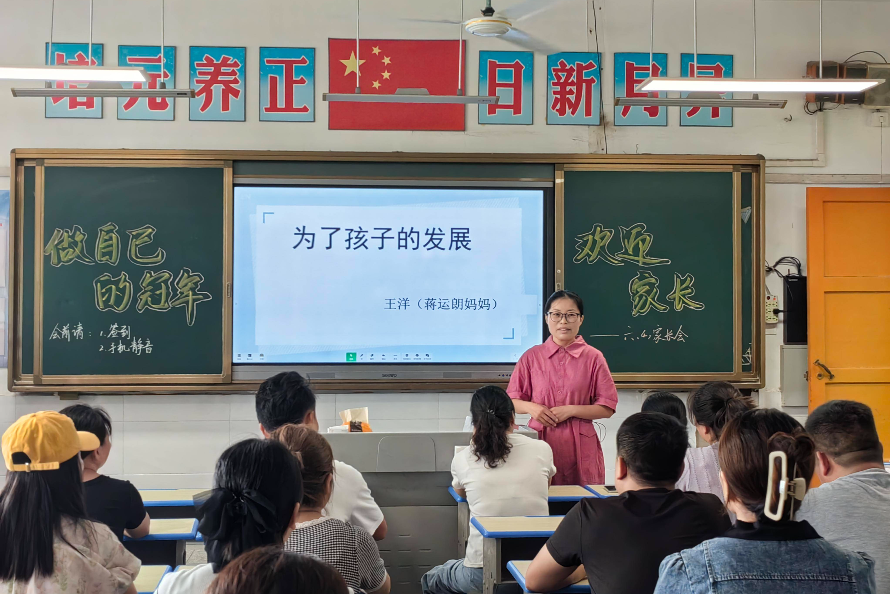 班主任提醒：家长常翻孩子书包，发现这4种情况需警惕！