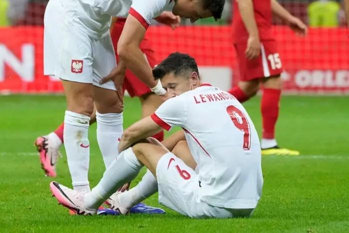 马卡电台揭秘：莱万带伤出战世界杯，背后原因令人动容