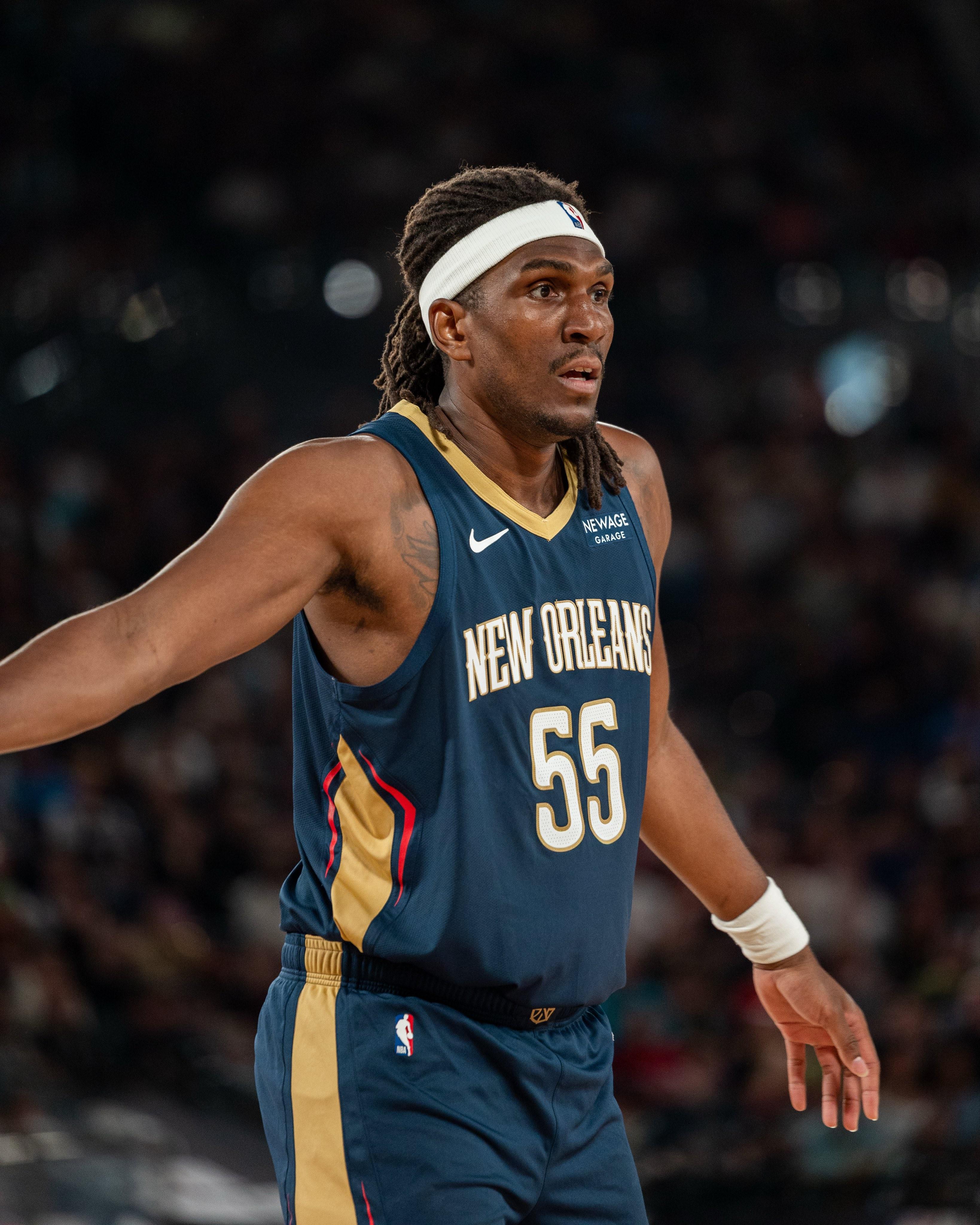 鹈鹕官方：凯文-卢尼左膝韧带扭伤，2-3周后复检