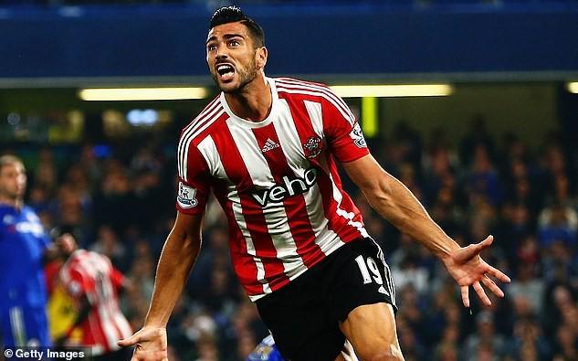 佩莱退役后首度公开亮相：定居迪拜 投身莱切俱乐部工作