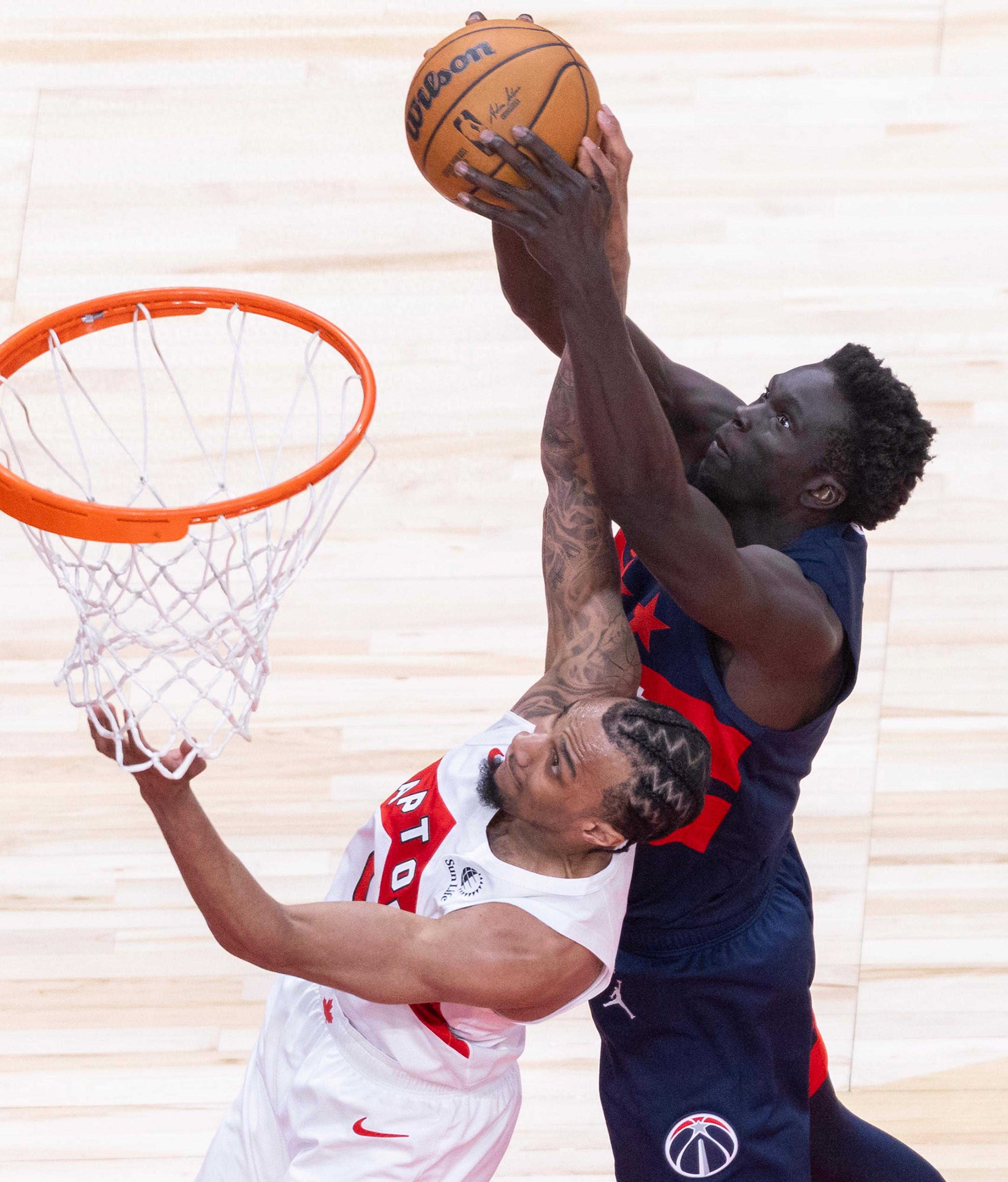 16分钟高效10分！惠特莫尔首秀惊艳，3D转型或助其冲击首发