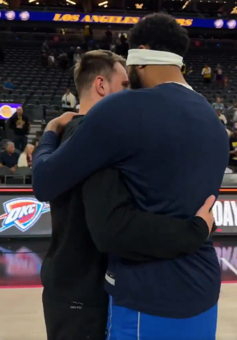 东契奇浓眉赛后温馨互动：拥抱谈笑尽显巨星风范