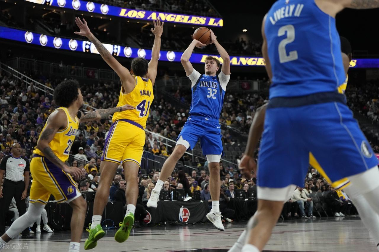 湖人惊现库里式神射！文森特暴走，弗拉格短板尽显，浓眉留情