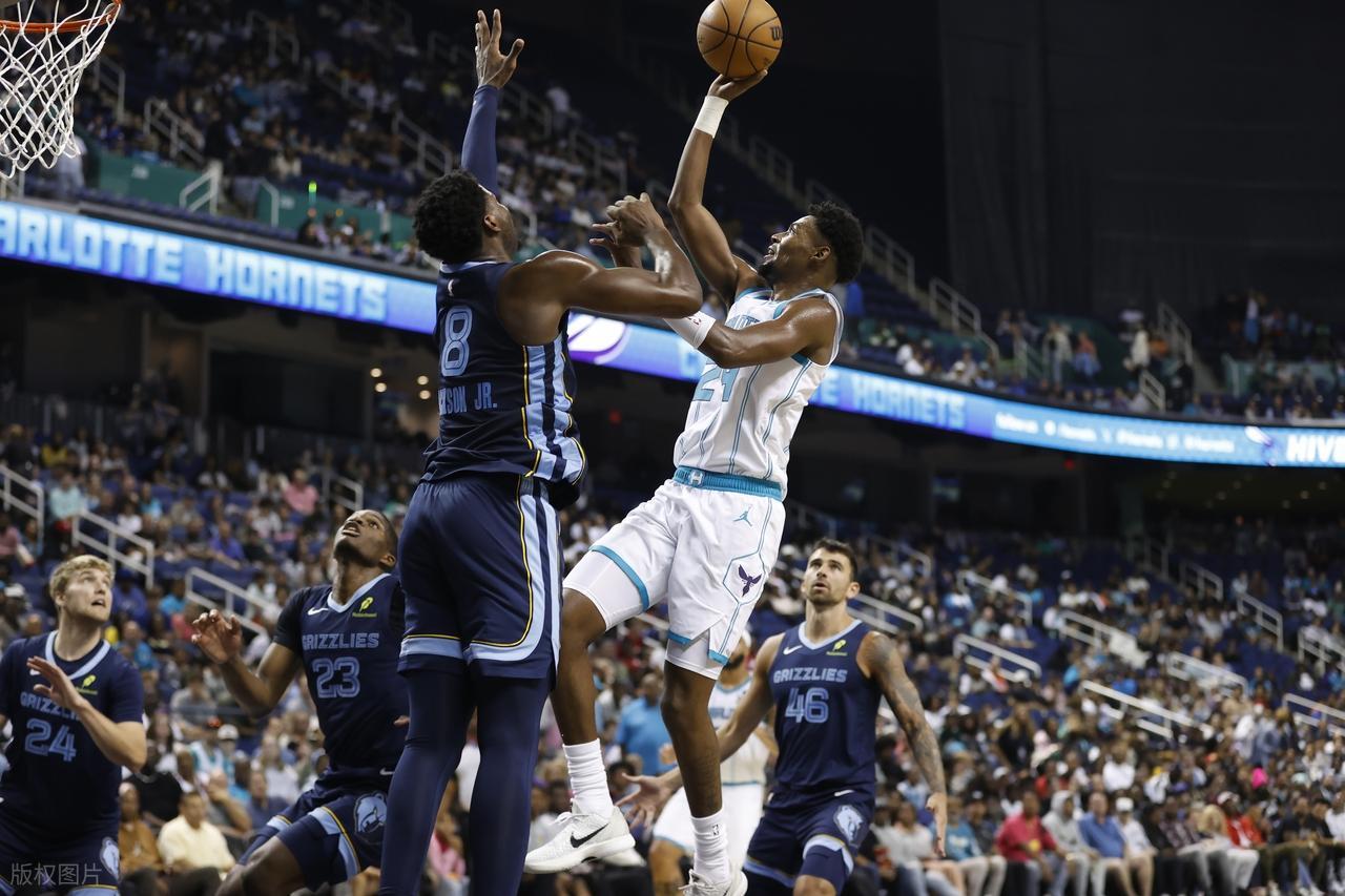 怀特33+9+6+4难敌圣保罗！40岁保罗梦回巅峰荣膺今日最佳