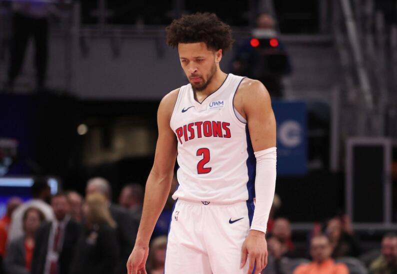 比克斯塔夫盛赞康宁汉姆：地板球拼抢尽显领袖风范