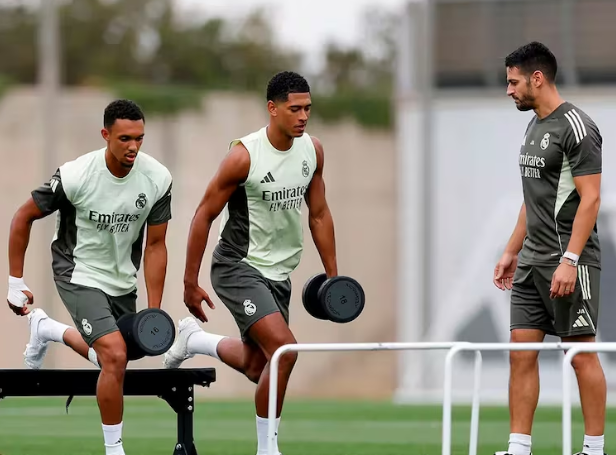 阿斯报：阿诺德或提前1-3周复出，有望出战皇马VS巴萨国家德比