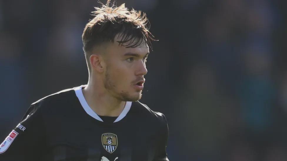 BBC报道：曼联名宿孙子马卡里因违规比分投资遭3个月禁赛