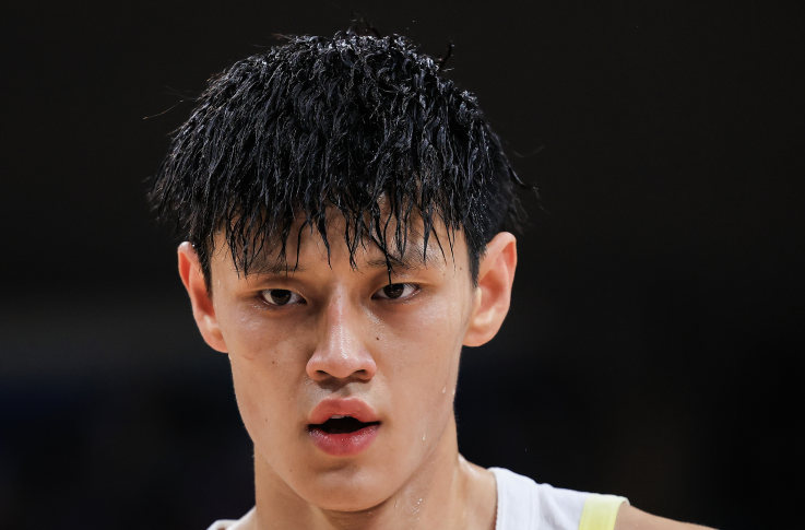 北青点评：曾凡博NBA中国赛首秀防守冒失，未获教练认可