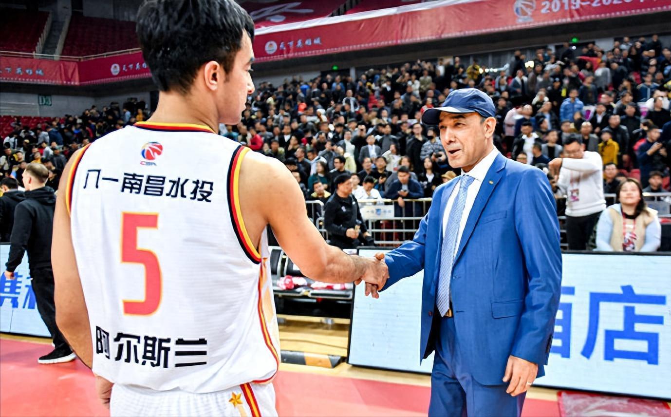 CBA星二代阿尔斯兰巅峰退役！场均19.8分拒顶薪，篮球只是副业