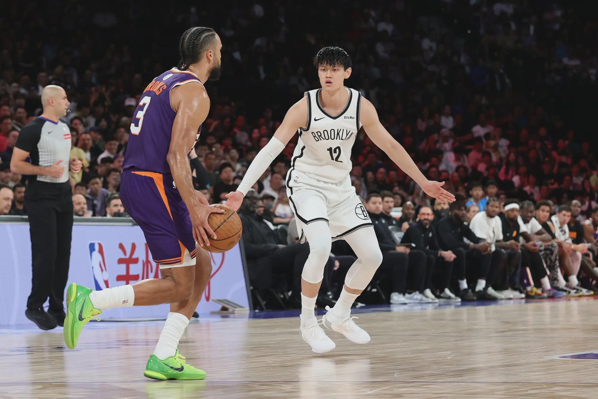 曾凡博NBA之路受挫！两战零分被裁，未来何去何从？