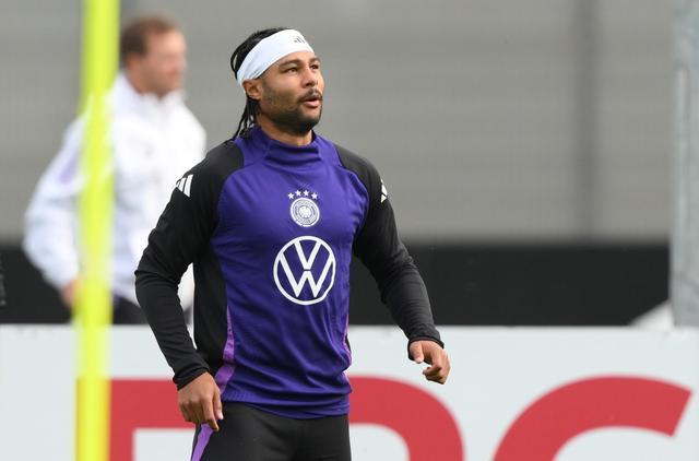 德天空：拜仁有意续约格纳布里，降薪成关键条件