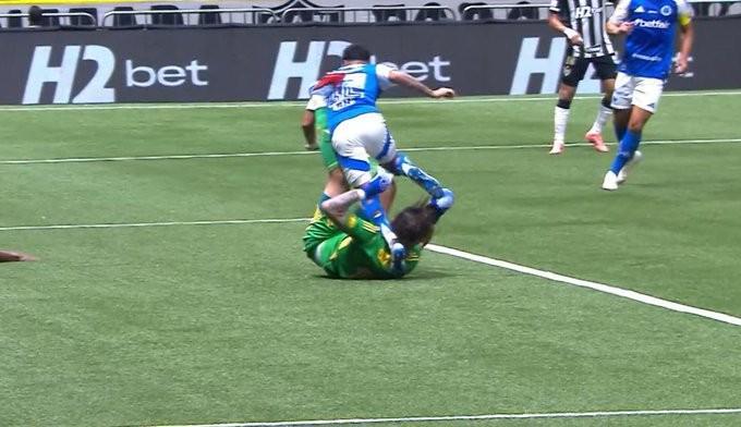 巴甲德比战克鲁塞罗门将卡西奥意外受伤送医