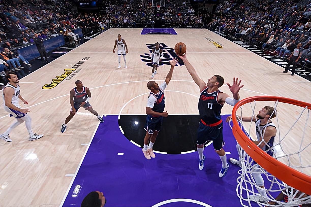 投射能力惊艳！快船季前赛新援洛佩斯成替补中锋亮点