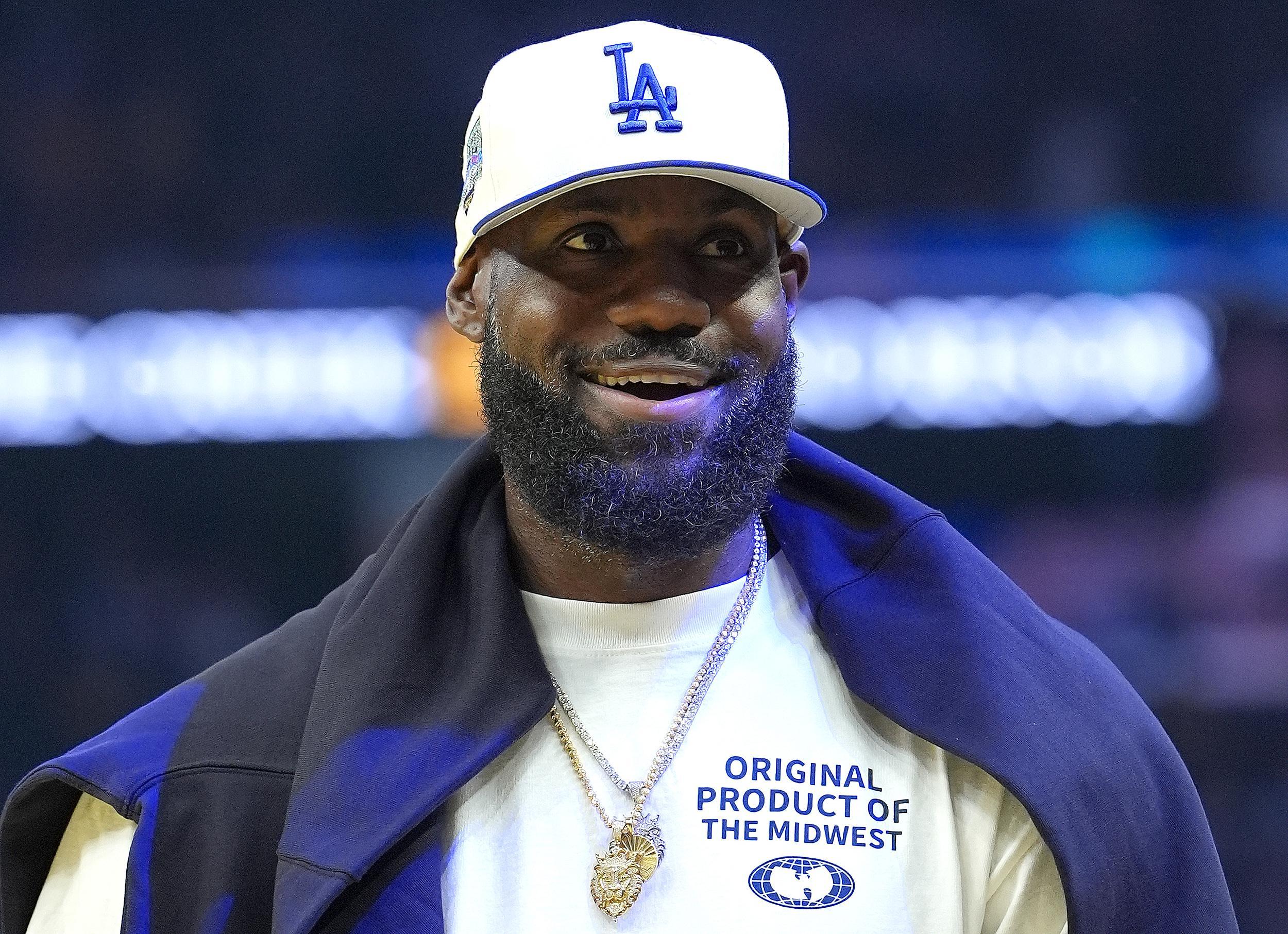 NBA历史首次！詹姆斯、保罗、洛瑞三巨头同战20+赛季