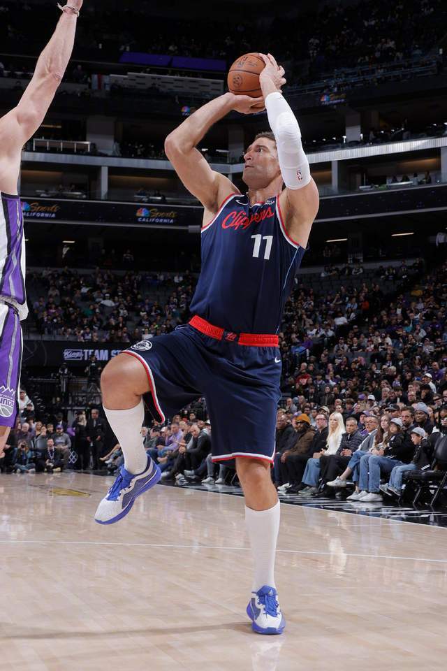 快船季前赛首胜！大洛佩斯两场三分11中7，哈登迎强力新援