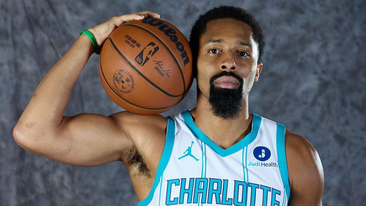 黄蜂队变阵：签下丁威迪仅三月便裁员，阵容调整引关注