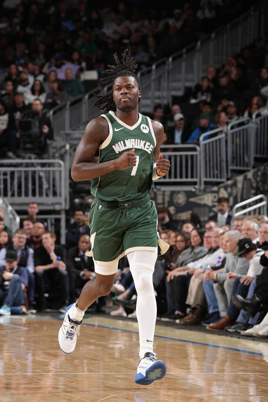 雄鹿裁员实锤！夏联20分功臣利文斯顿再遭弃，未来何去何从？