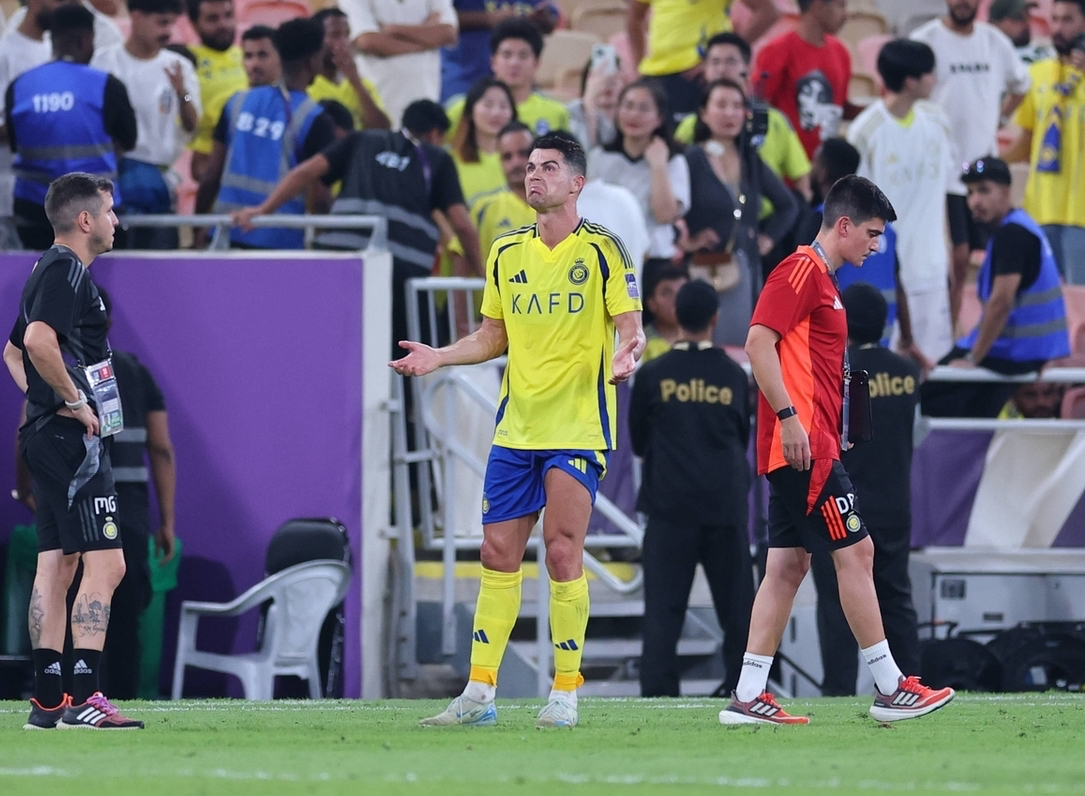 媒体人观点争议：C罗与梅西GOAT之争的双重标准