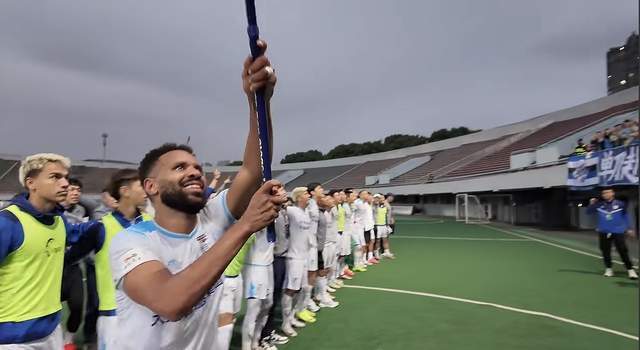 大连英博温情送别功勋外援罗伯森，宋岳养伤明年再战