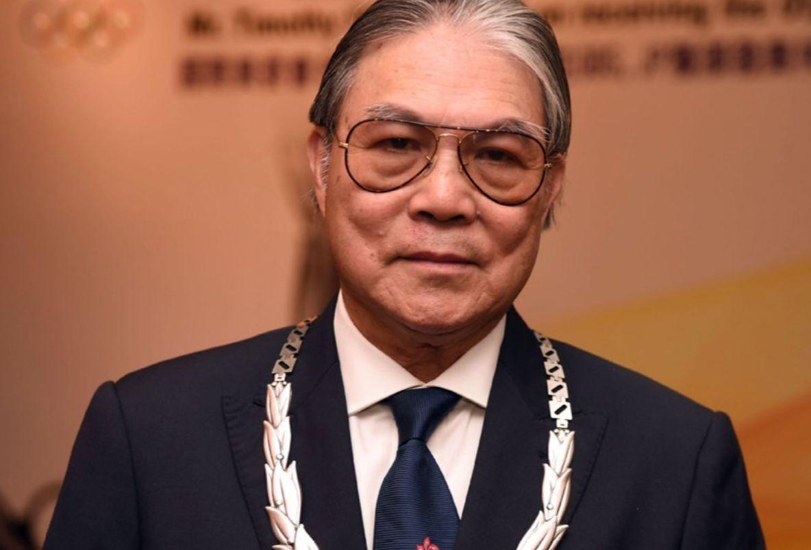 79岁霍震霆获亚足联亚洲之钻奖，张吉龙7年前同获殊荣