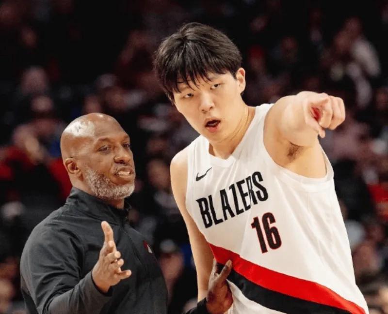 杨瀚森季前赛四场数据解析：三分亮眼，篮板与犯规成短板