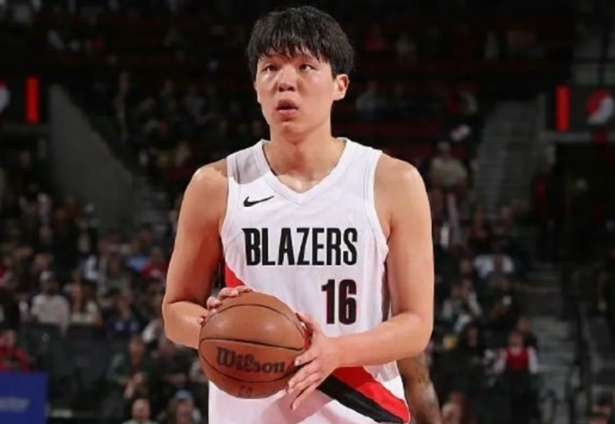 杨瀚森6犯离场引热议：NBA适应之路的四大挑战