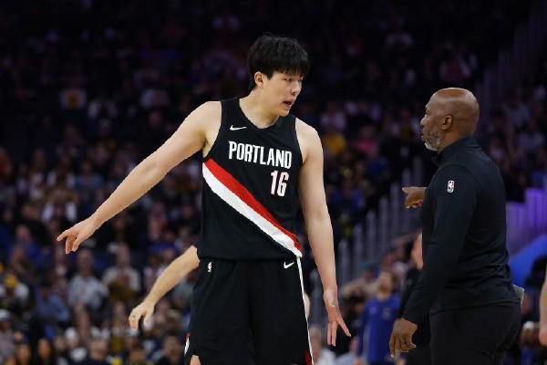 杨瀚森季前赛低迷：15分钟仅得3分6犯离场，出场时间创新低