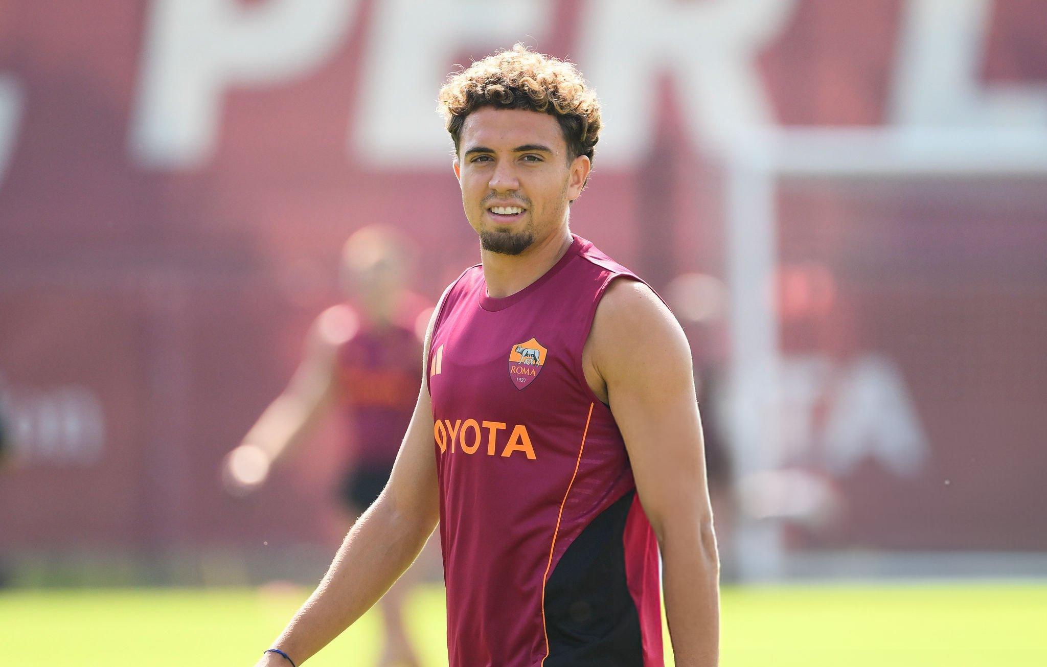 艾纳维盛赞加斯佩里尼：经验丰富要求严，罗马主场氛围佳